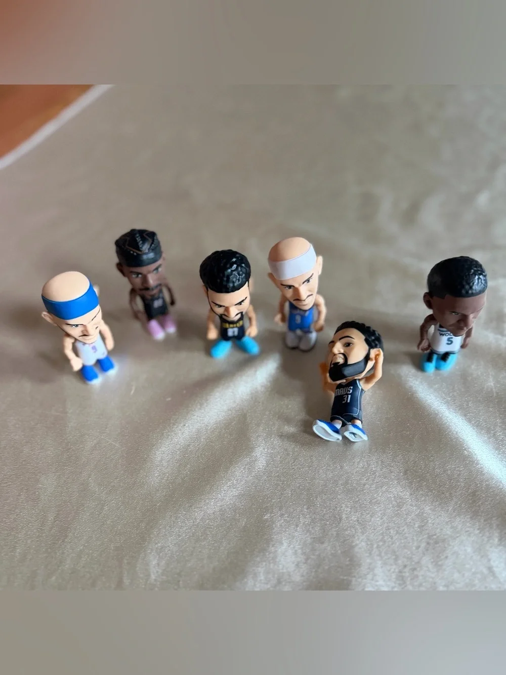 Zuru 5 Surprise NBA Ballers Action Figures Lot of 6 With Keychain and ball